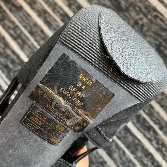 Heels - Picture 3 of 3